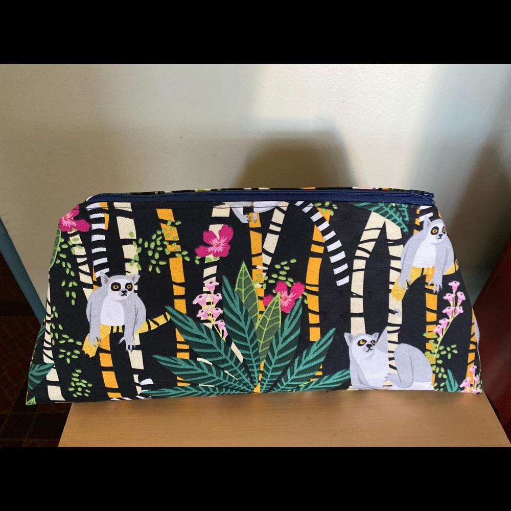 Large Lemur zippered travel bag for Blow dryer curling iron flat iron - Picture 4 of 5